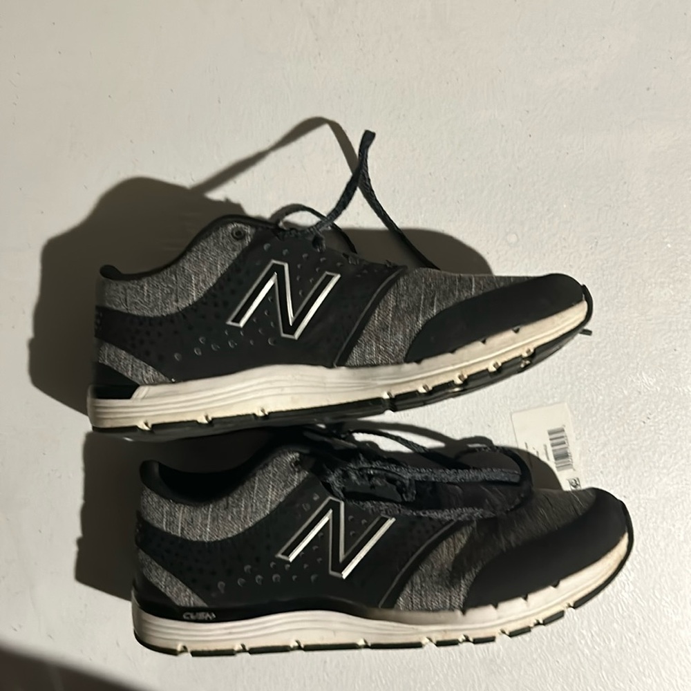 New balance - Picture 1 of 2